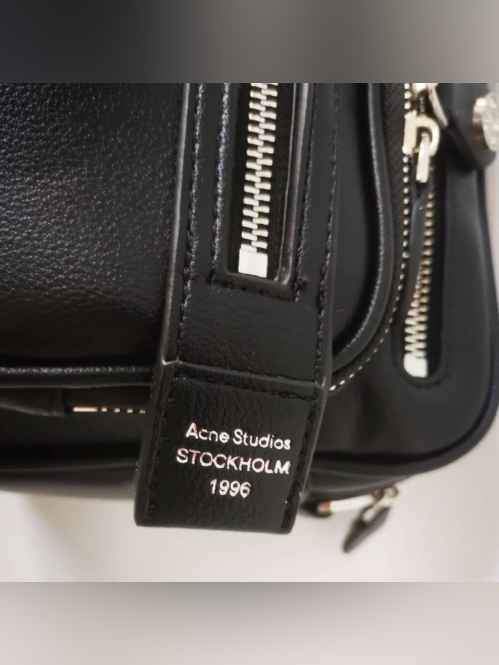 Camera crossbody - Picture 3 of 6